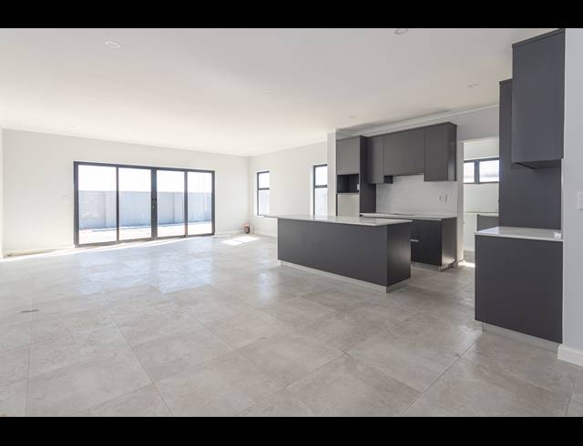 4 BEDROOM FREEHOLD FOR SALE IN PARKLANDS NORTH